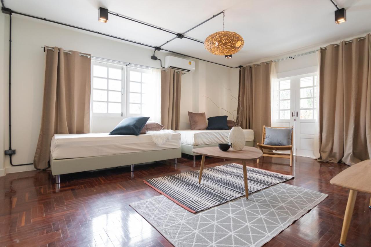Mini-Me Hubs, Charm Suites & Pool In Old City Chiang Mai Exterior photo