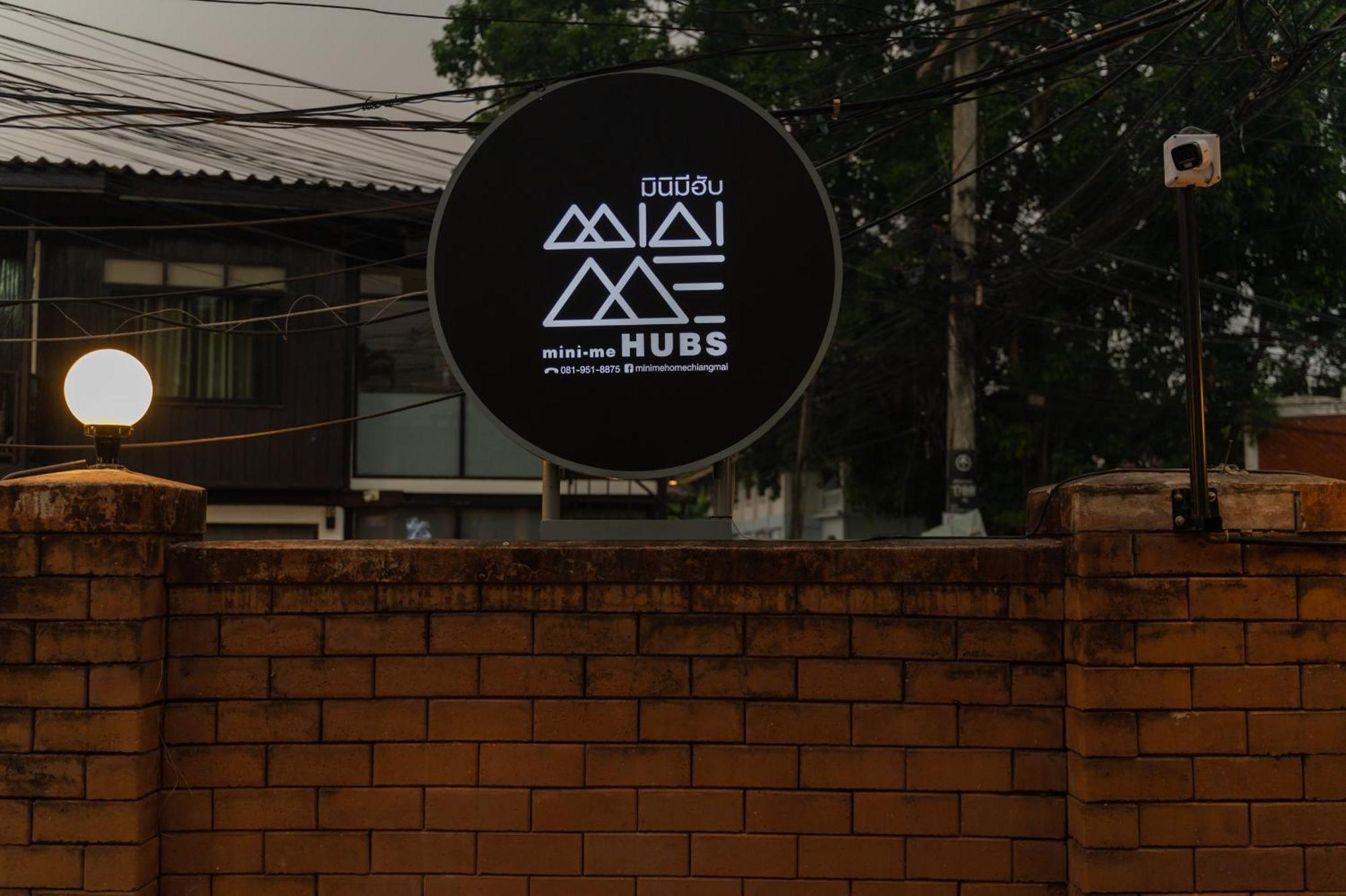 Mini-Me Hubs, Charm Suites & Pool In Old City Chiang Mai Exterior photo